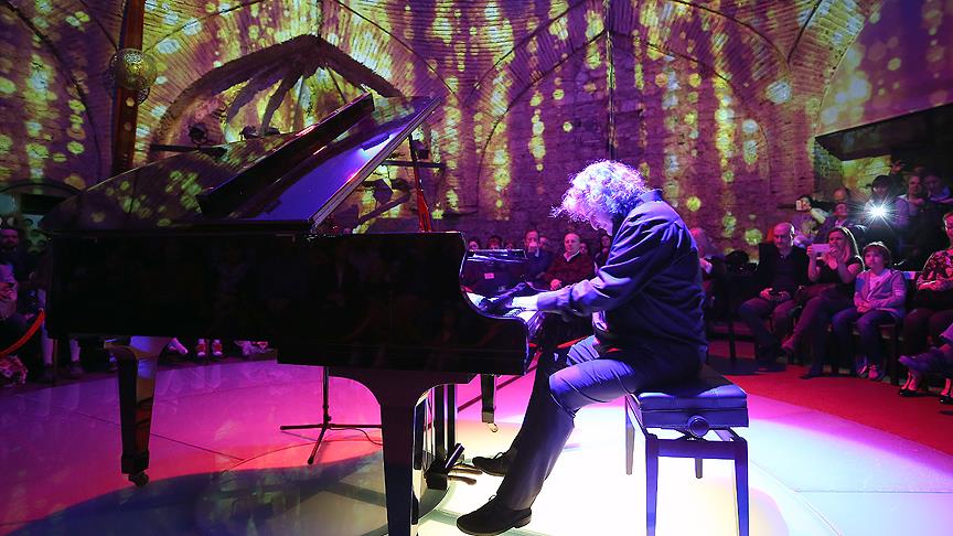 Besteci ve piyanist Tuluyhan Uğurlu: Sanatın birleştirici gücü devreye girmeli