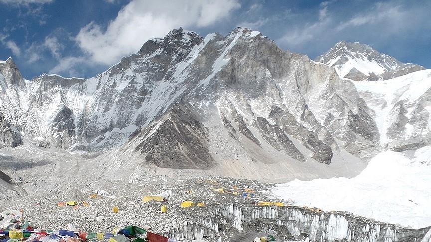 Murieron dos escaladores que intentaban subir al Everest