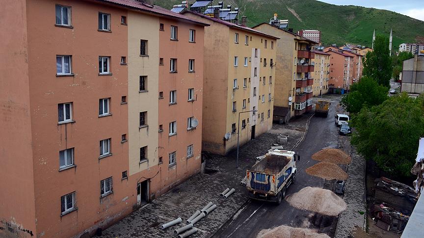Bitlis'in yarım asırlık şebekeleri yenileniyor