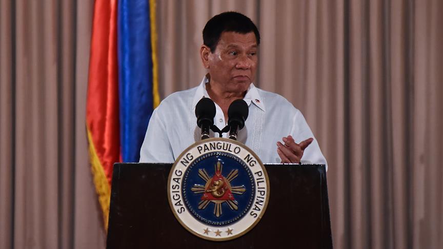 Duterte'tan uyuşturucu tacirlerine 'hapiste kalın' tehdidi