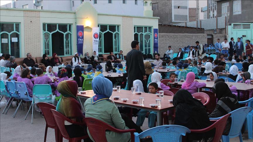 Turkish agency organizes iftar meals abroad