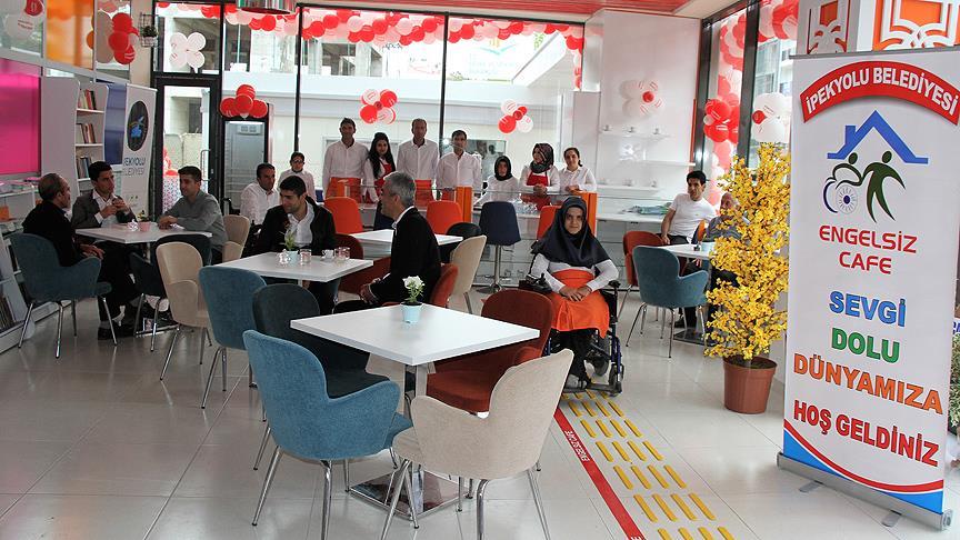 Engellilerin yaşamına dokunan kafe