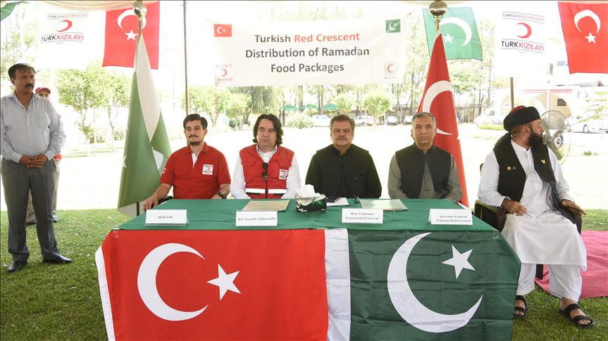 Pakistan: Le Croissant Rouge turc distribue 2000 sacs d'aide pour Ramadan