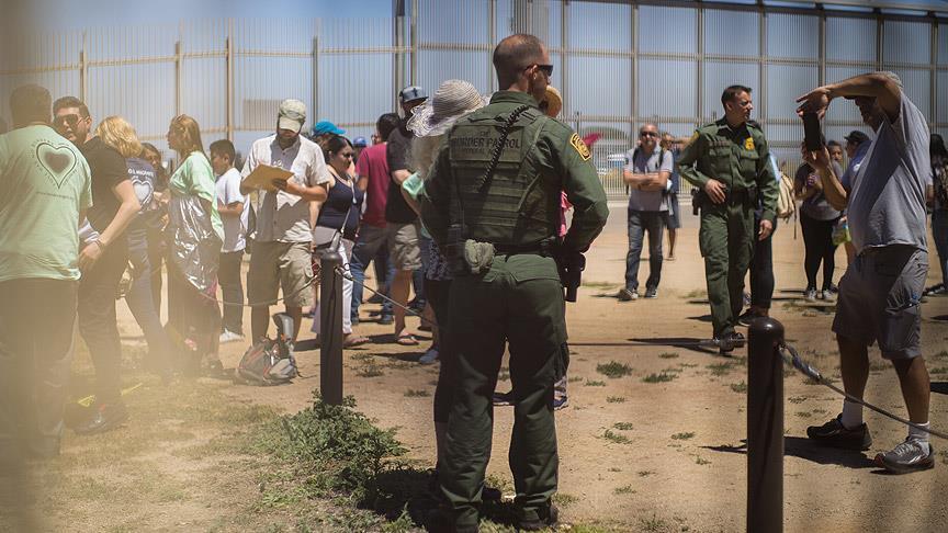 Trump Meksika sınırına duvarda ısrarlı