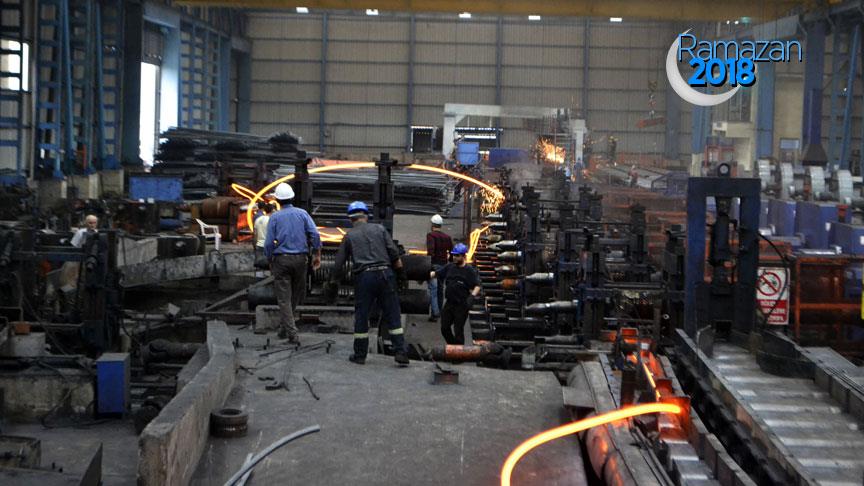Demir çelik işçilerinin zorlu ramazan mesaisi