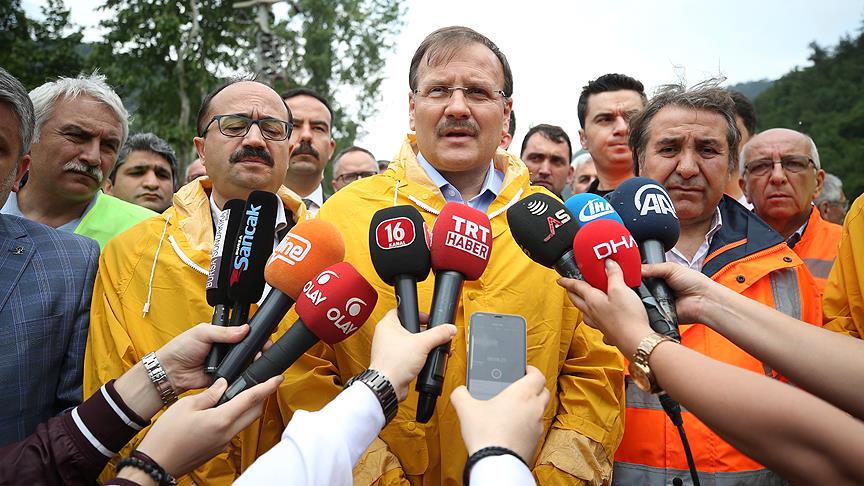 Başbakan Yardımcısı Çavuşoğlu sel ve heyelan bölgesinde incelemelerde bulundu