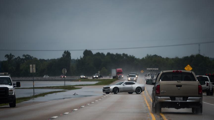 إعلان الطوارئ في فلوريدا الأمريكية مع اقتراب العاصفة "ألبرتو"
