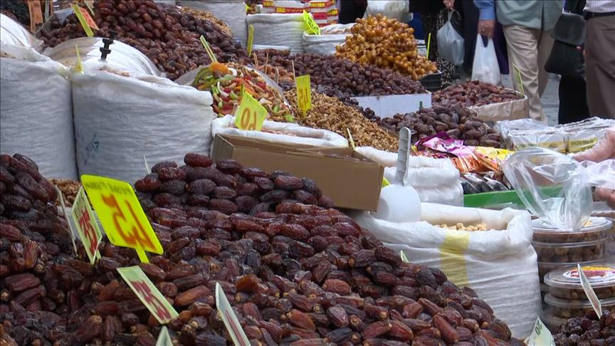 أسواق الفاتح في إسطنبول.. مقصد رمضاني يجمع العرب والأتراك (قصة مصورة)