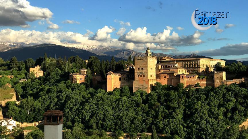 Spanyol: Umat Muslim penuhi Masjid Granada selama Ramadan 
