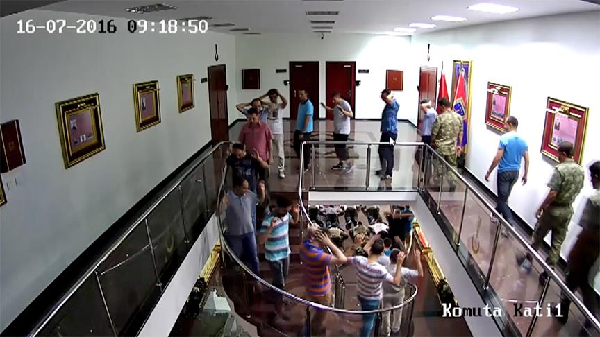 Jandarma Genel Komutanlığının darbecilerden temizlenmesi kameralarda  