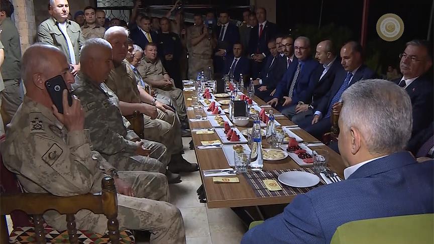 Cumhurbaşkanı Erdoğan, komutanlarla telefonda görüştü
