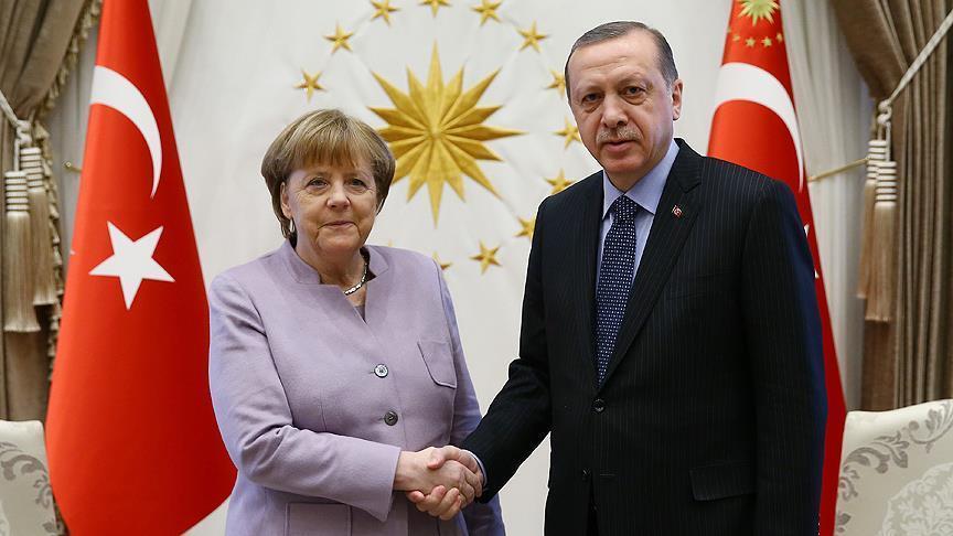 ميركل تدعو أردوغان لزيارة برلين عقب انتخابات تركيا