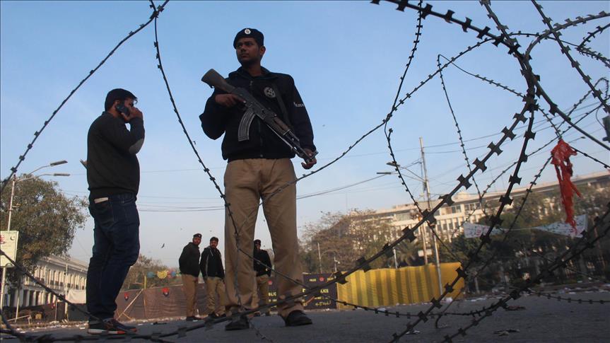 Roadside blast kills 2 troops in northwest Pakistan