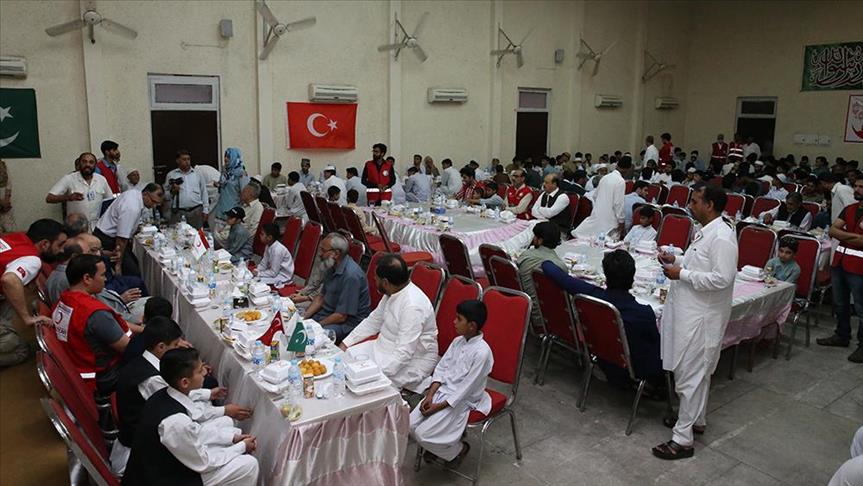 Turkish aid agency gives iftar to orphans in Pakistan