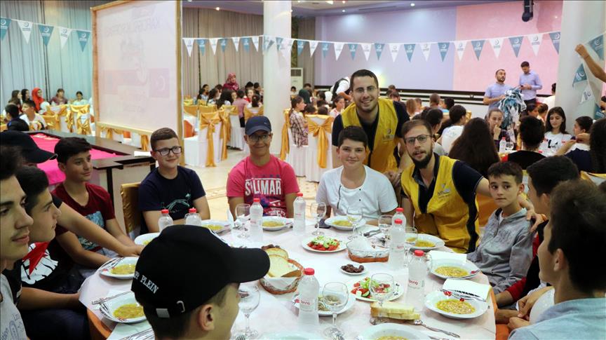 "La Table de la Fraternité" dressée dans 10 pays
