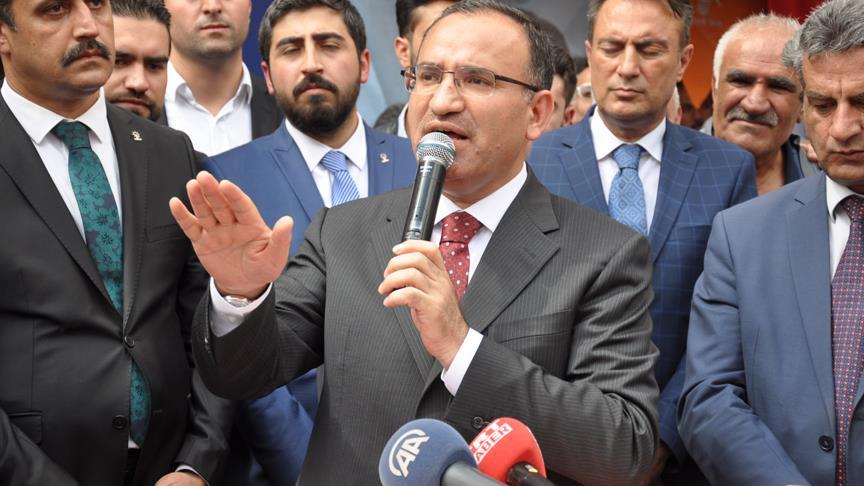 Başbakan Yardımcısı Bozdağ: Kimisi 'TRT'yi satacağım' diyor, kimisi TRT'dekileri tehdit ediyor