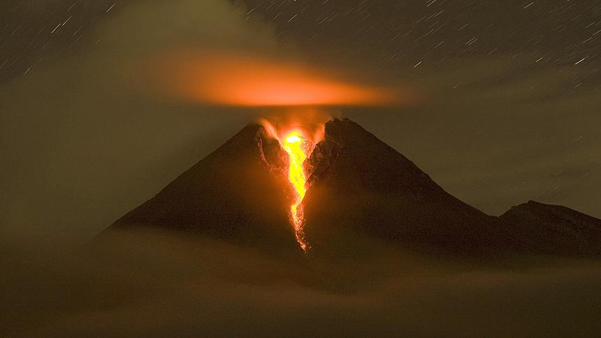 Endonezya'daki Merapi Yanardağı'nda patlama