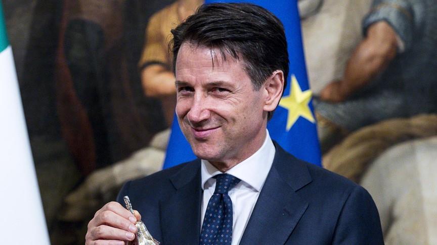 Gobierno de coalición de Italia toma juramento