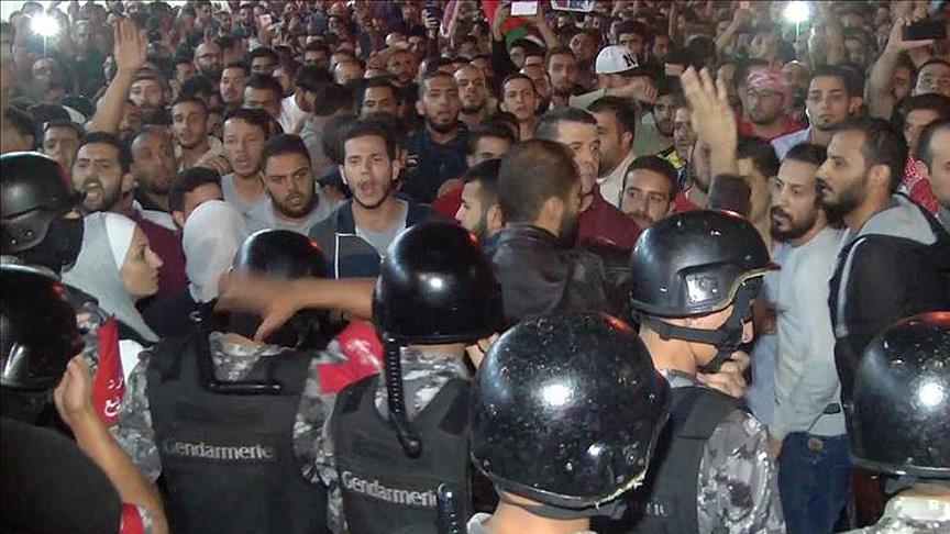 Ürdün'de 'tartışmalı gelir vergisi yasası' protesto edildi