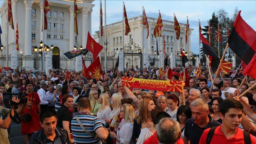 ВМРО-ДПМНЕ одржа народен собир пред Владата, побарани предвремени избори