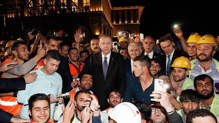 Cumhurbaşkanı Erdoğan, Külliye'deki inşaat çalışmalarını inceledi