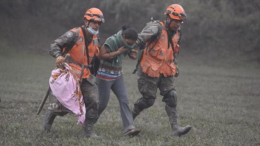 Explosión de volcán en Guatemala deja 200 desaparecidos y 75 muertos 