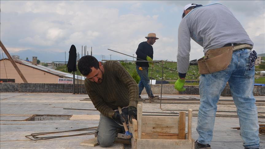 İnşaat işçilerinin zorlu ramazan mesaisi