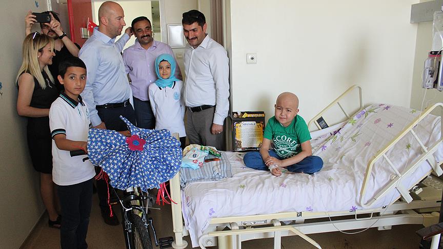 Yaşları küçük kalpleri büyük