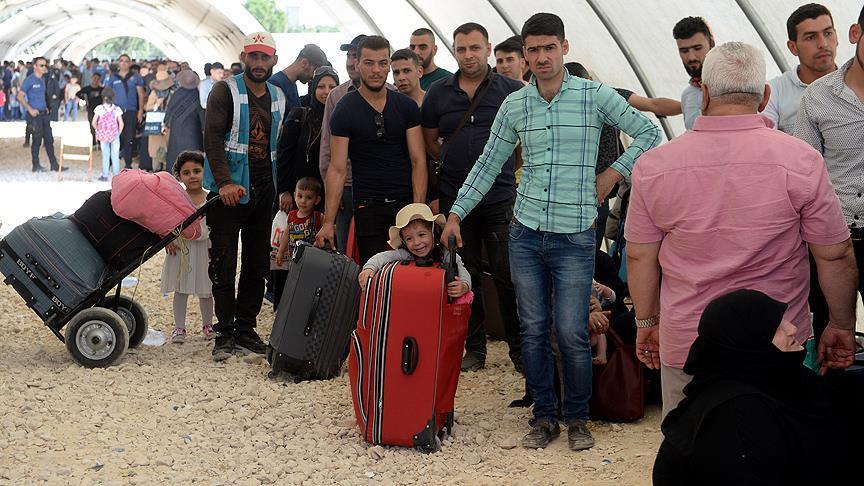  Syrians return home to spend Ramadan holiday 