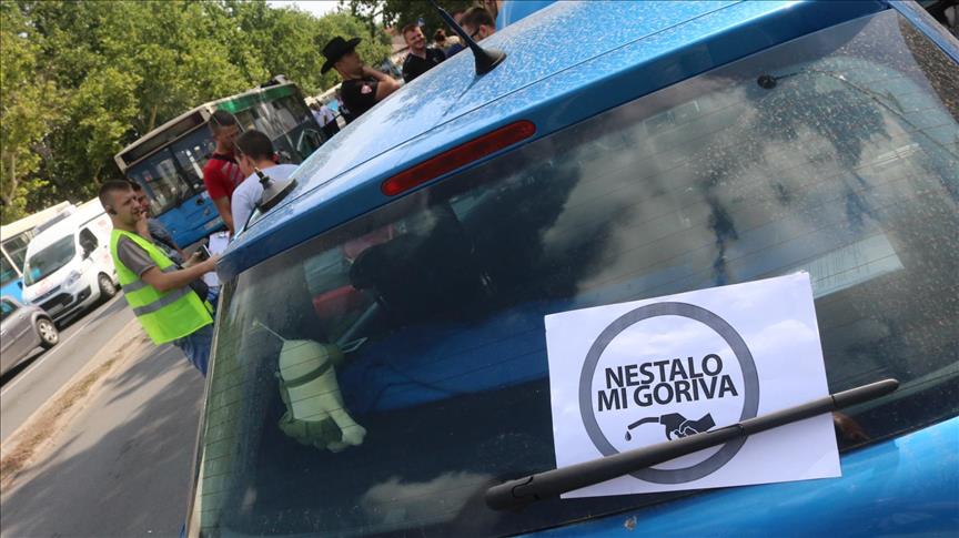 Novi Sad: Tročasovna blokada saobraćaja zbog visoke cene goriva 