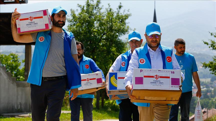 Turska fondacija Diyanet u selu Ahmići podijelila pakete s hranom