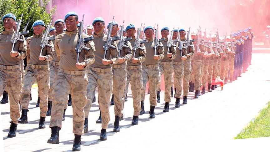 Komandolardan gururlandıran gösteri