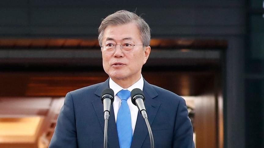 Moon celebrates peace as Koreas hold military talks