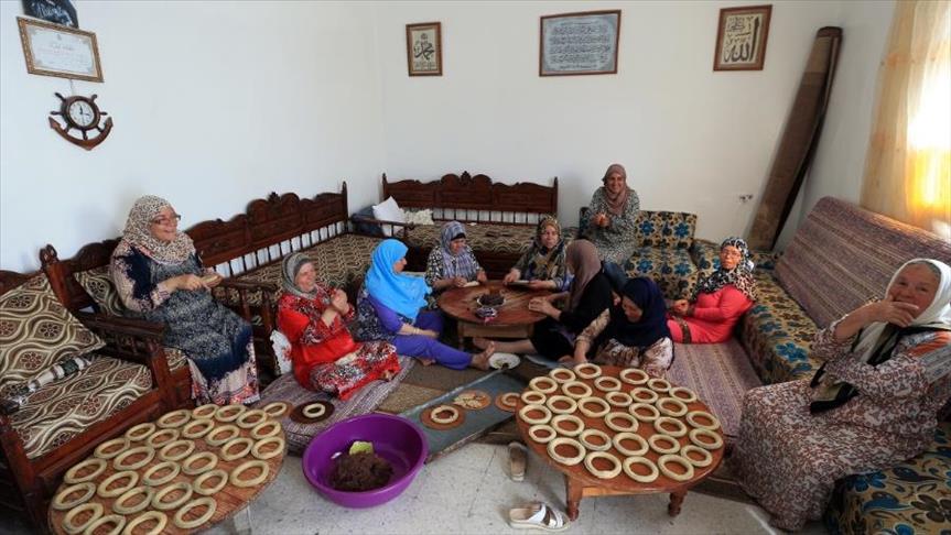 "كعك التمر" في "نابل" التونسية.. العيد بطعم النخيل (تقرير)