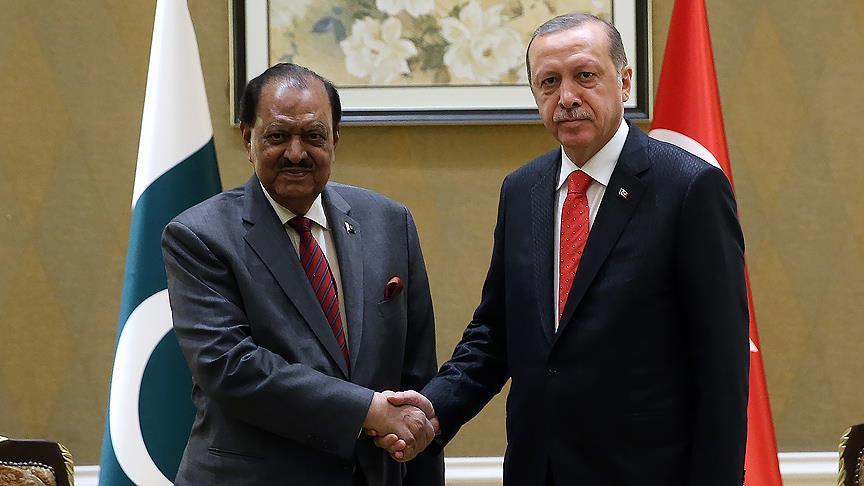 Erdoğan, Pakistan Cumhurbaşkanı Hüseyin ile bayramlaştı