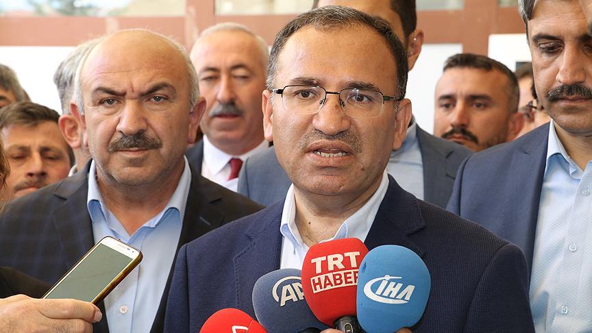 Başbakan Yardımcısı Bozdağ: Ezanların vaktinin dışında okunması söz konusu değil