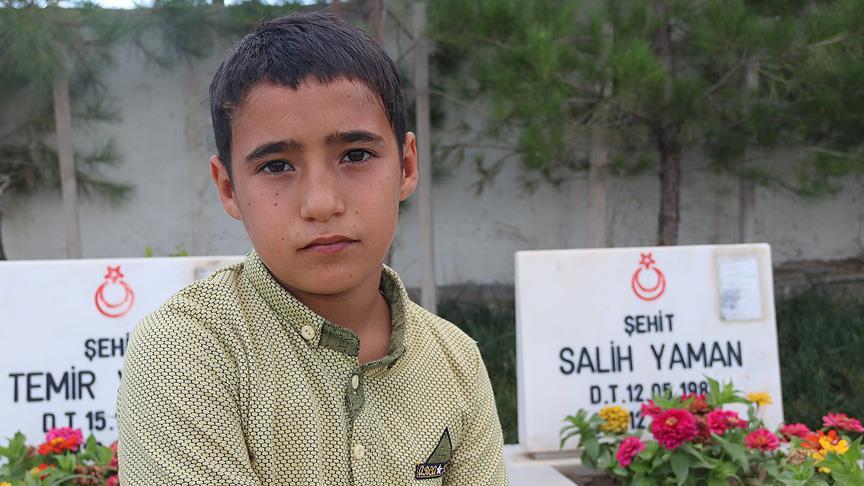 PKK'nın yetim bıraktığı çocuklar babalarının mezarına koştu