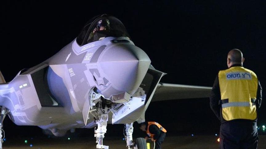 Aviones de combate israelíes atacan 'vehículo civil' en Gaza