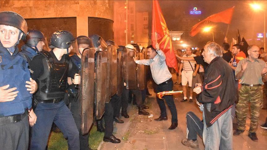 Ratusan orang protes kesepakatan nama Yunani-Macedonia di Skopje