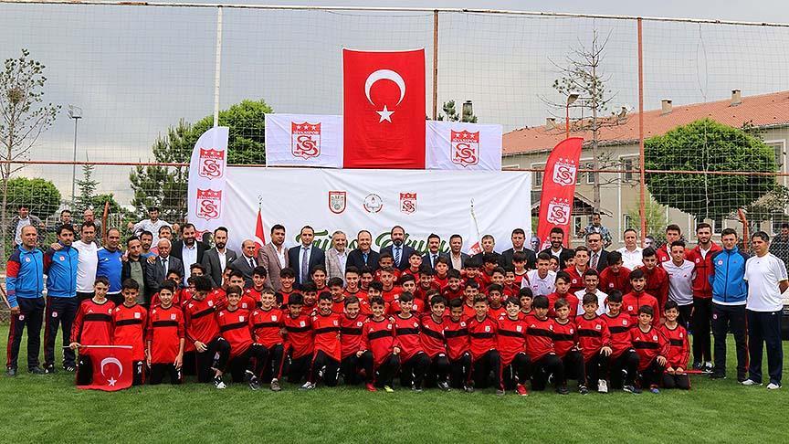Sivas Ta Futbol Okulu Projesi Basladi