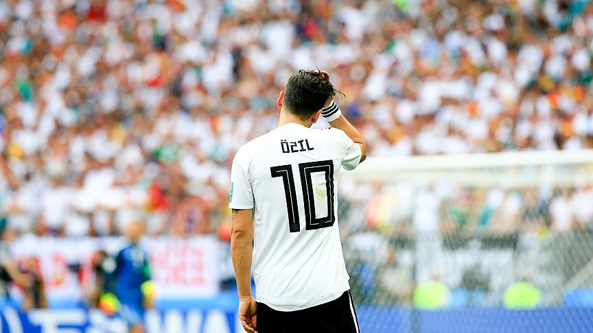 Eski Alman futbolcudan Mesut Özil'e destek