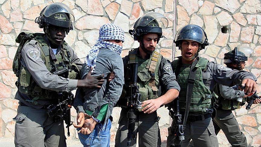 Israeli army detains 17 Palestinians in West Bank raids