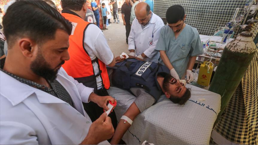 إصابة مصور "الأناضول" خلال تغطيته مسيرات "العودة" على حدود غزة