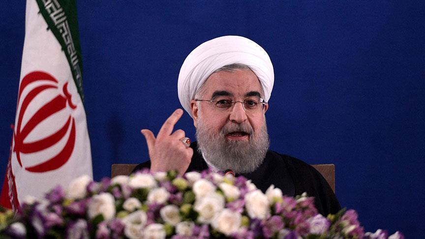 واکنشها به کتاب جنجالی "حسن روحانی در یک نگاه"