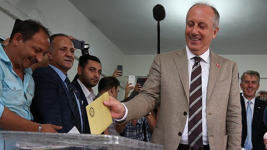 مرشح حزب "الشعب الجمهوري" للرئاسة التركية يدلي بصوته في الانتخابات