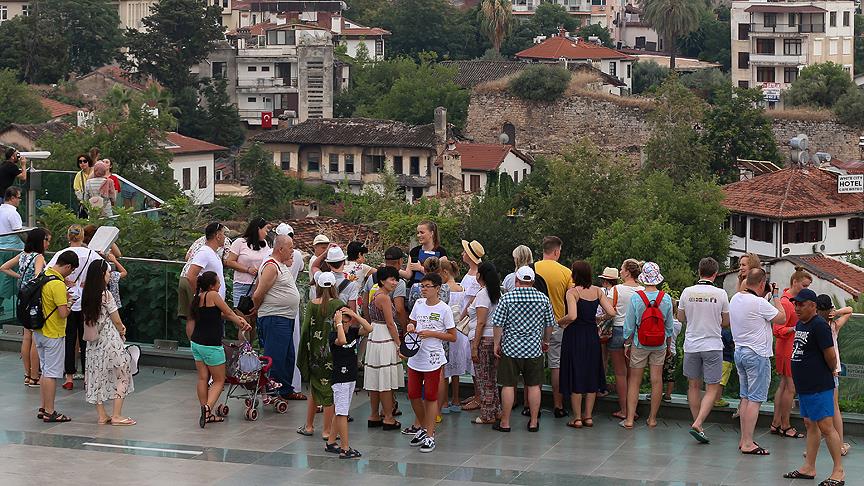 'Antalya'ya bir günde 79 bin yabancı turist geldi'