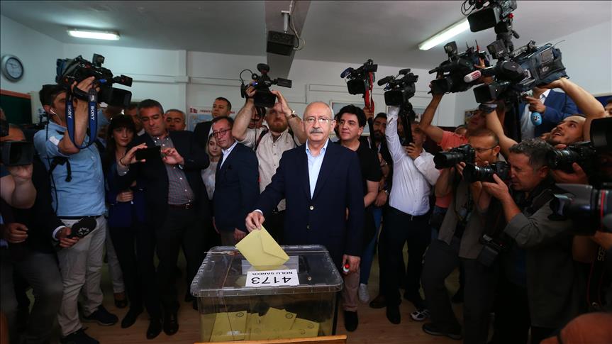 Opposition leaders cast votes in Turkey