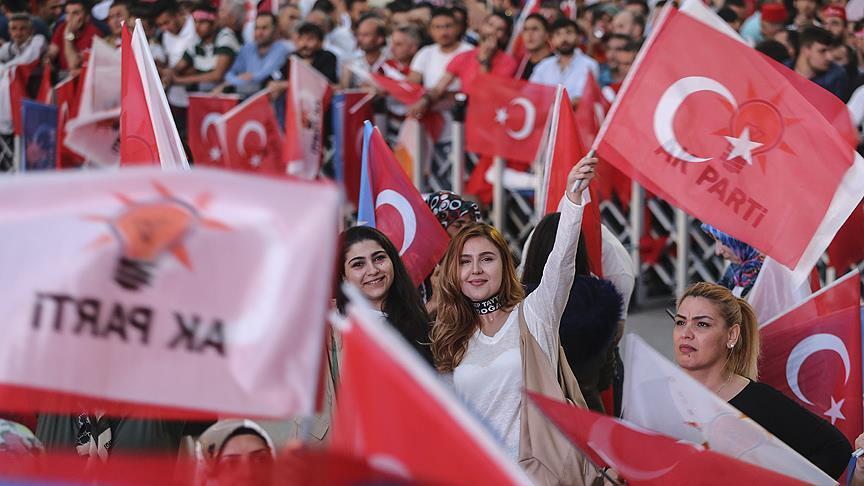 В Турции празднуют победу Эрдогана на выборах