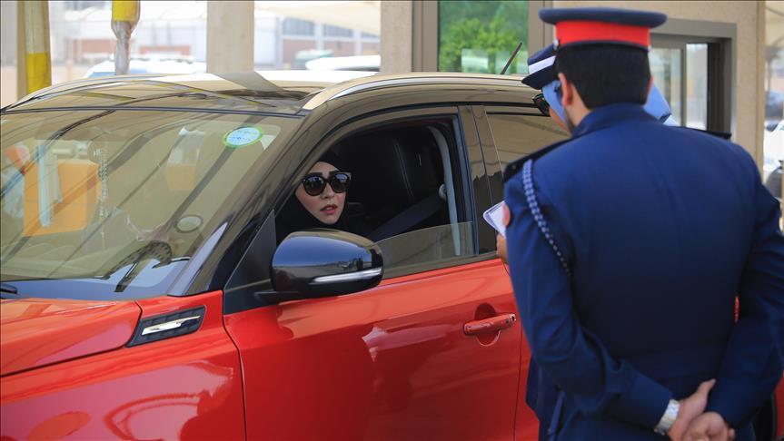 Arabia Saudite, gratë për herë të parë dolën në trafik