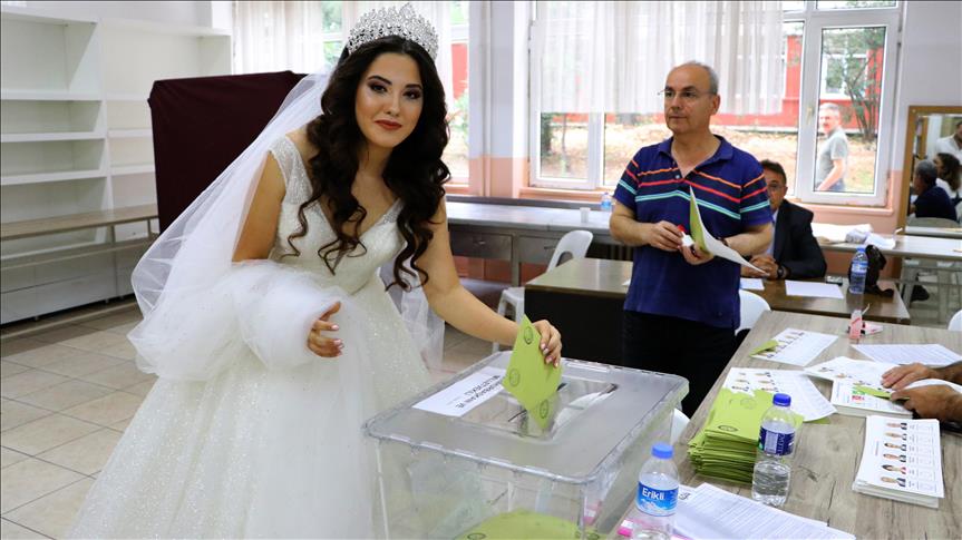 Turqi, voton me fustanin e nusërisë